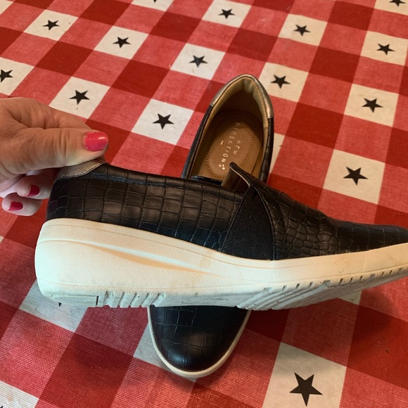 New Direction wedge sneaker - Picture 4 of 13